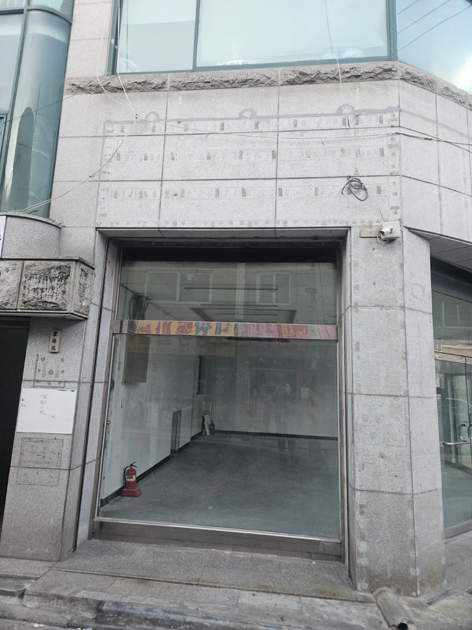분당 대리석실리콘제거 상가 로비 대리석 실리콘·본드 자국 시공 전